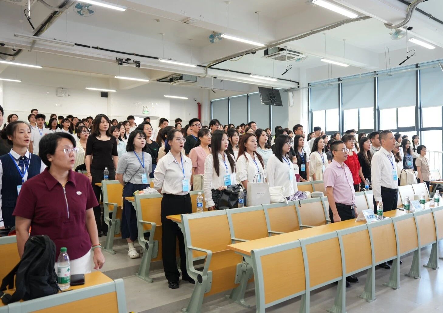 微信图片_2025-11-20_100000_986.jpg