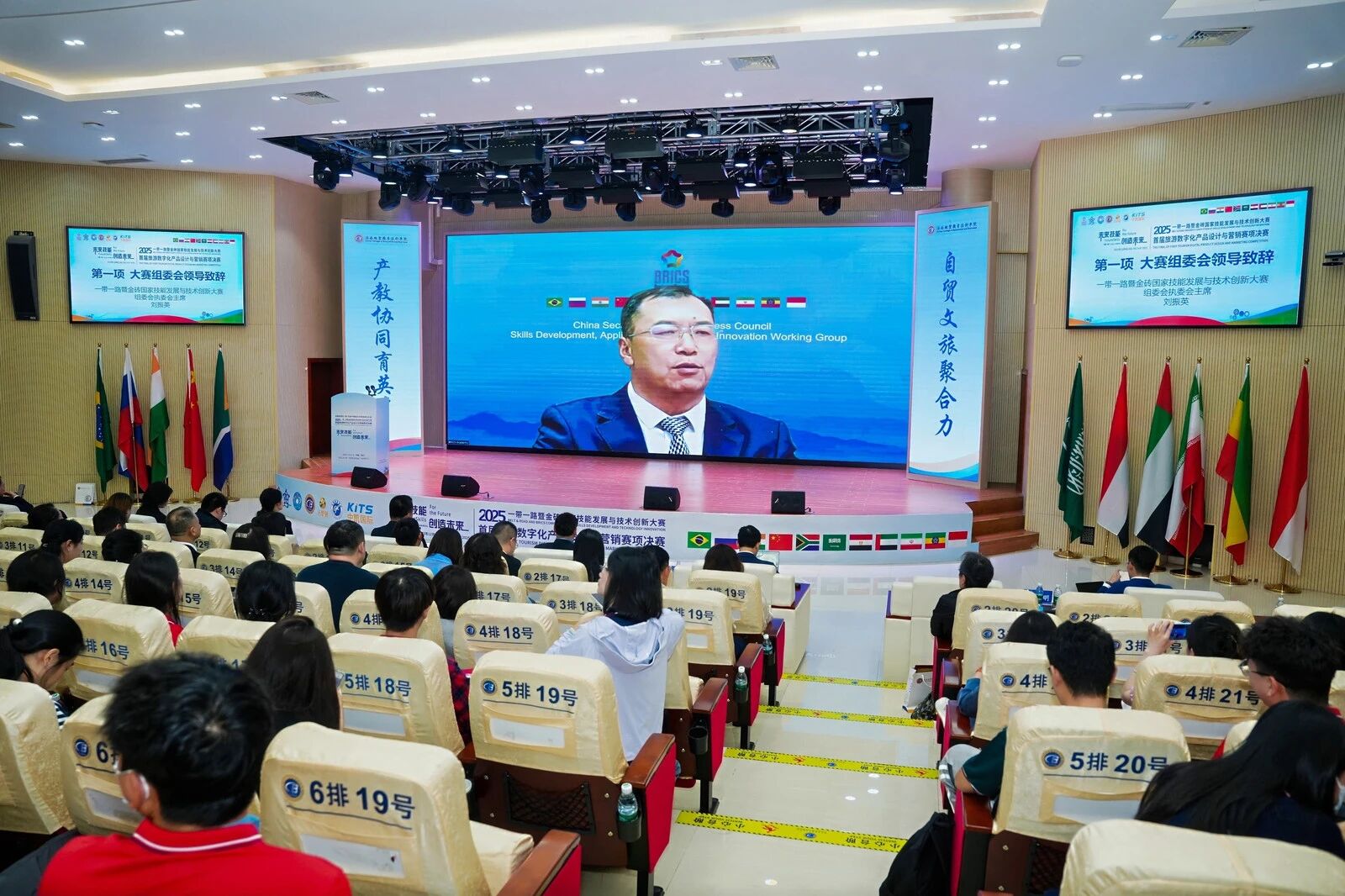 微信图片_2025-12-16_160621_680.jpg